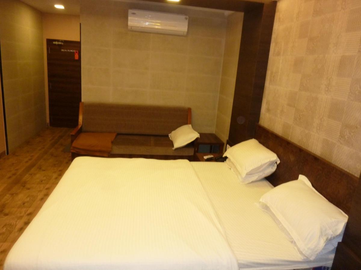 Hotel Orient Palace Мумбаи Экстерьер фото