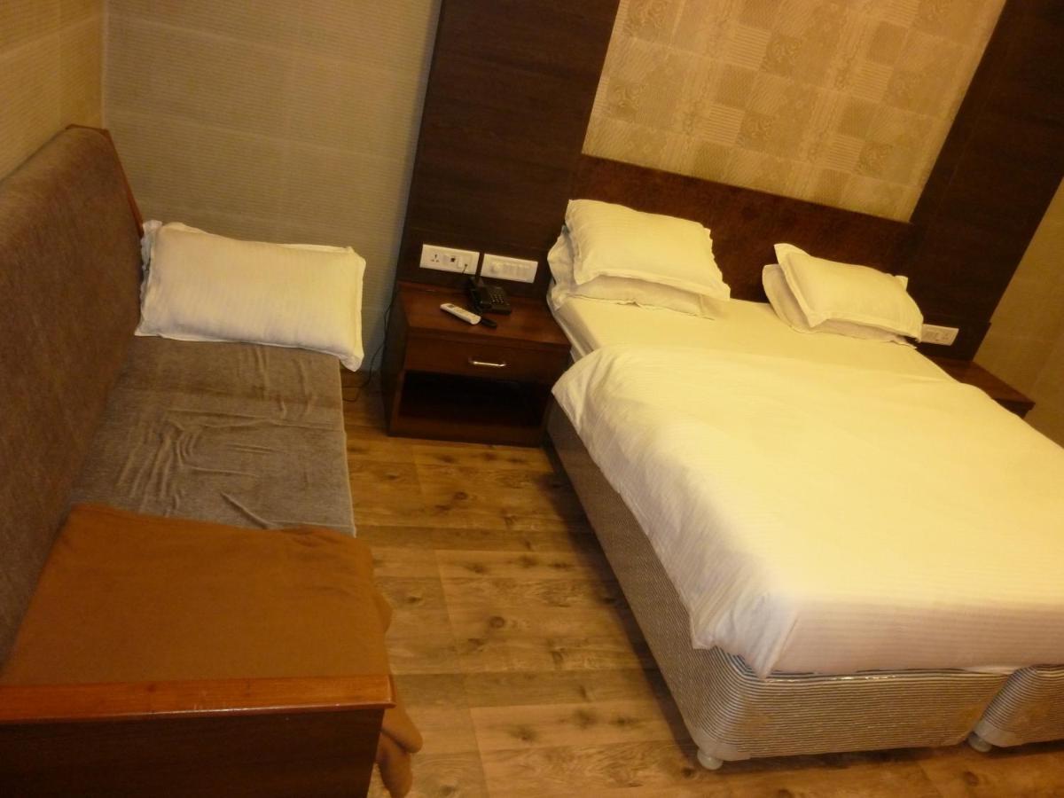Hotel Orient Palace Мумбаи Экстерьер фото